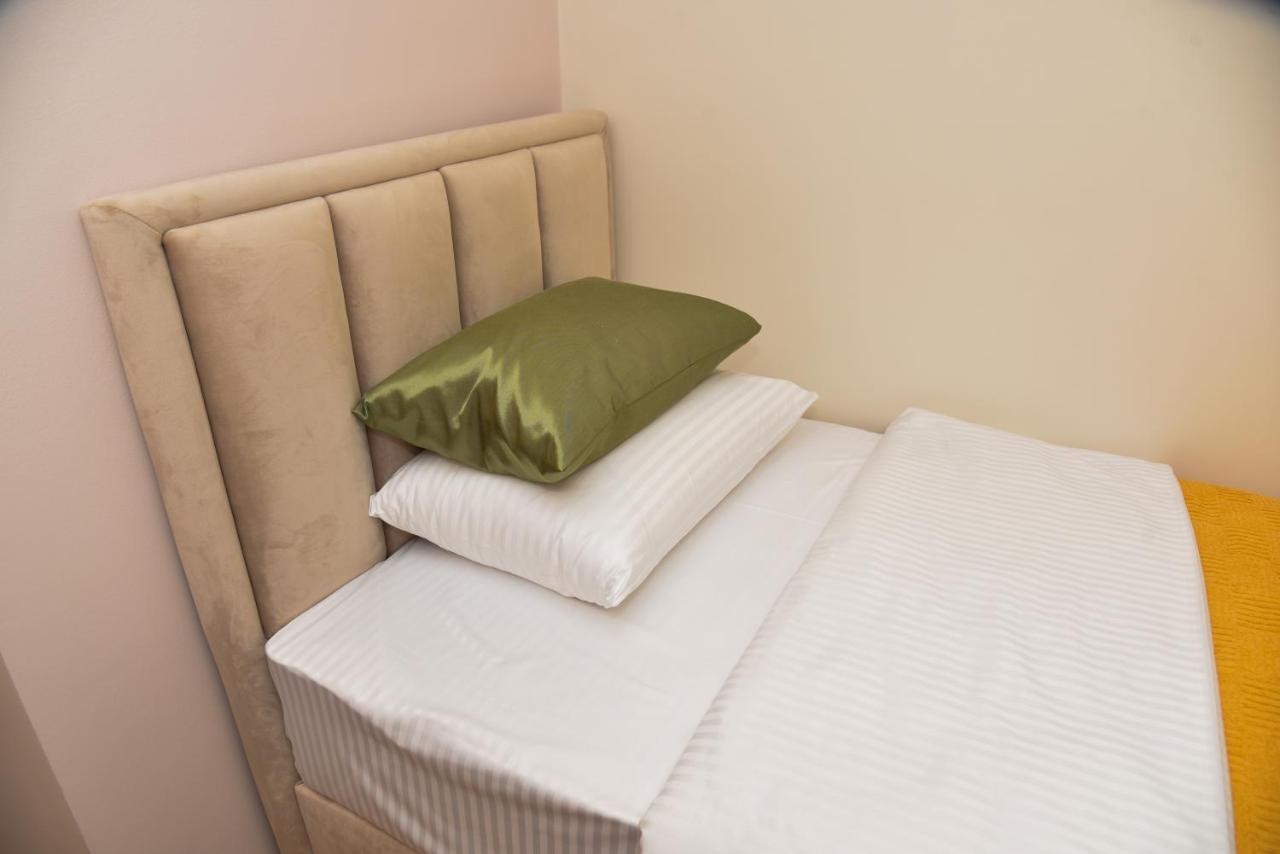 Merak Rooms & Caffe Bar Szabács Kültér fotó