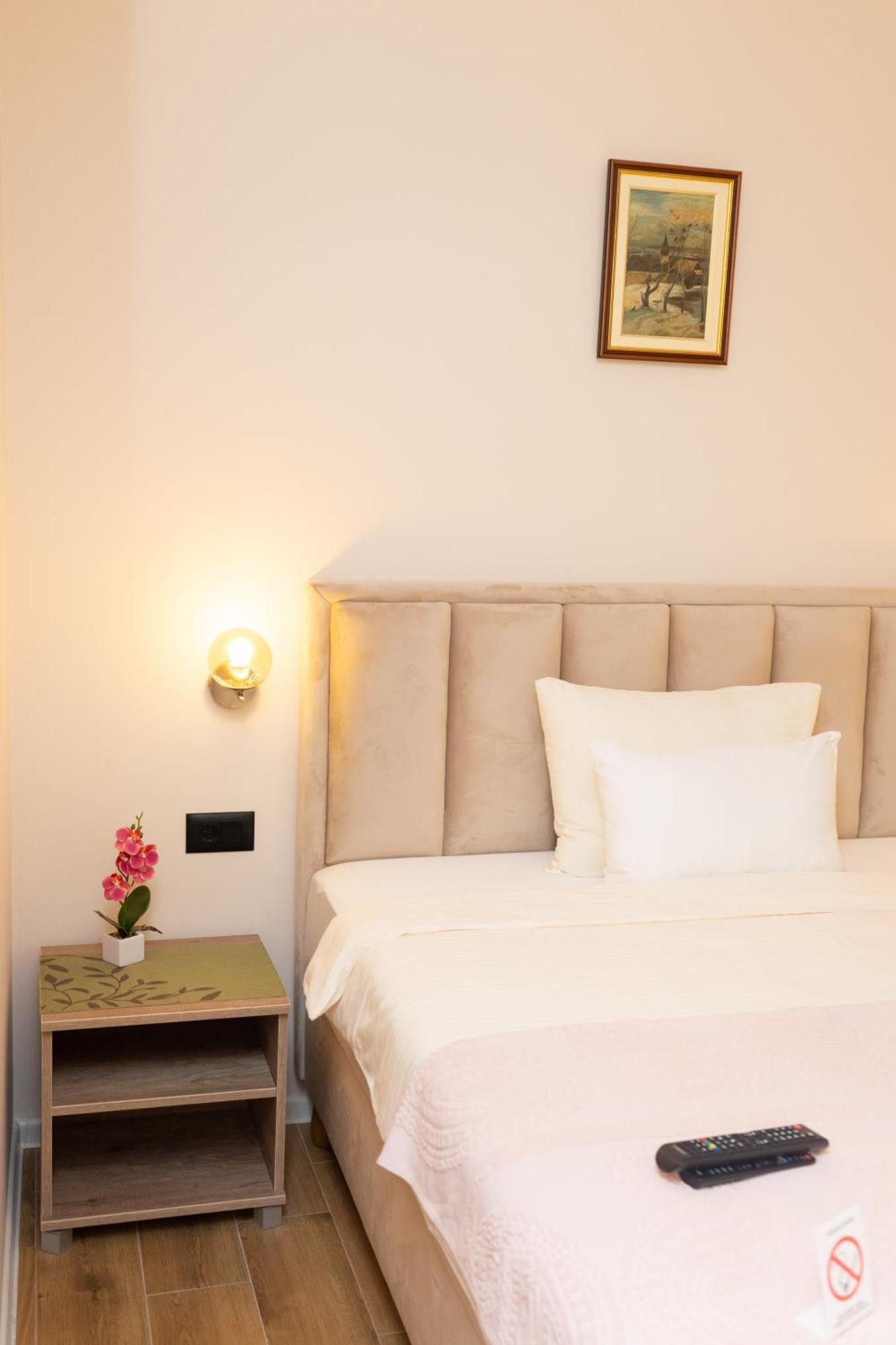 Merak Rooms & Caffe Bar Szabács Kültér fotó